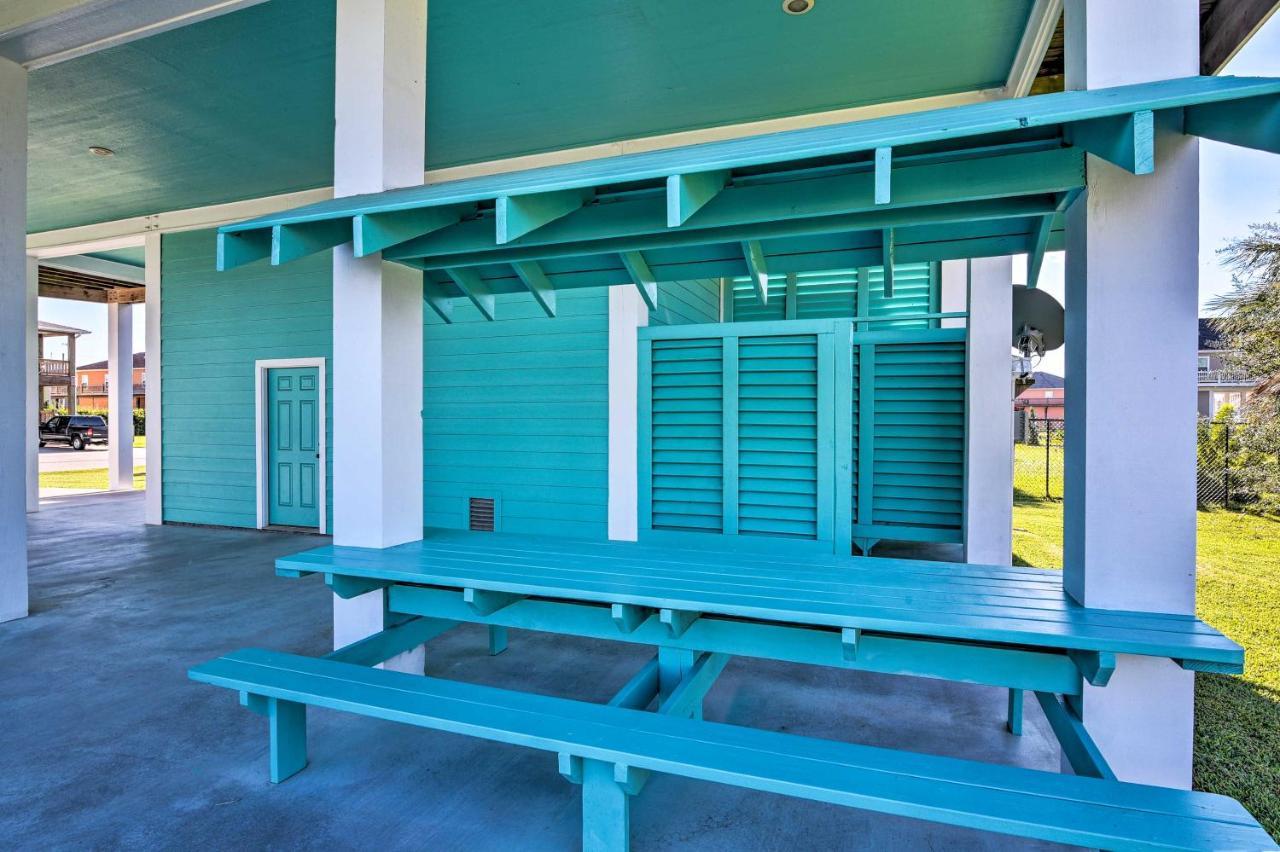 Updated Crystal Beach Retreat With Deck And Fire Pit! Bolivar Peninsula Εξωτερικό φωτογραφία